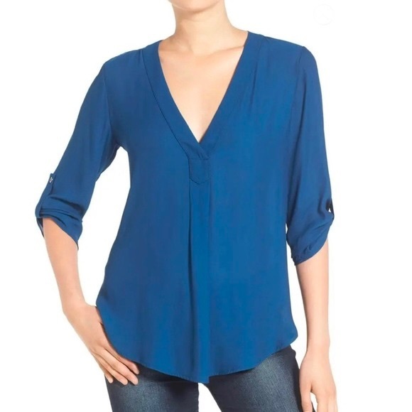 Lush V-Neck Blouse w Roll-up Sleeves (Like New) - Picture 1 of 4
